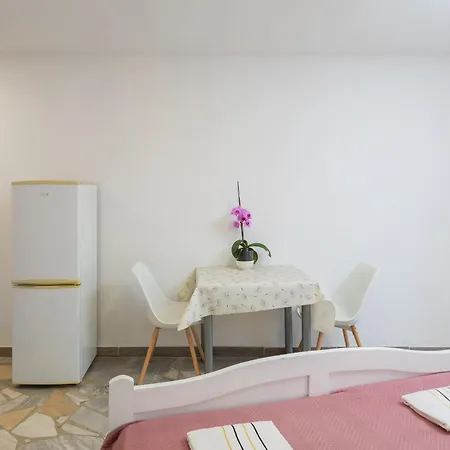 Xxl - Private Pool Apartment Omiš